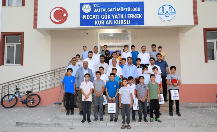 Başkan Güder, hafız olan 25 öğrenci için düzenlenen programa katıldı