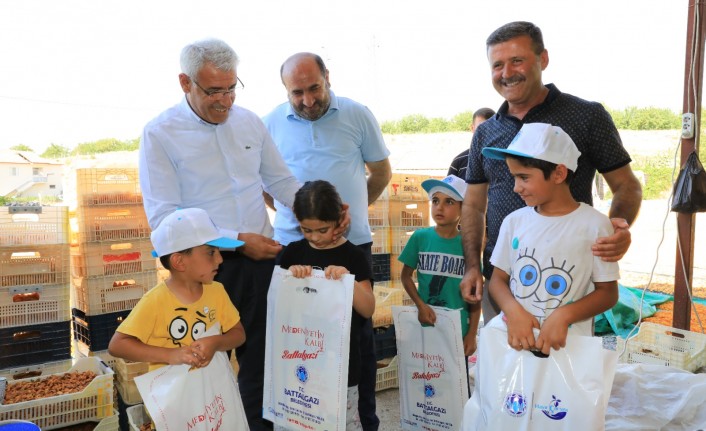 Başkan Güder ve Kahveci'den Mevsimlik İşçilere Bayram Ziyareti