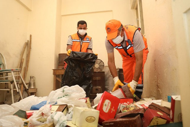 Battalgazi’de Çöp Ev Temizlendi, Evden İki Kamyon Çöp Toplandı