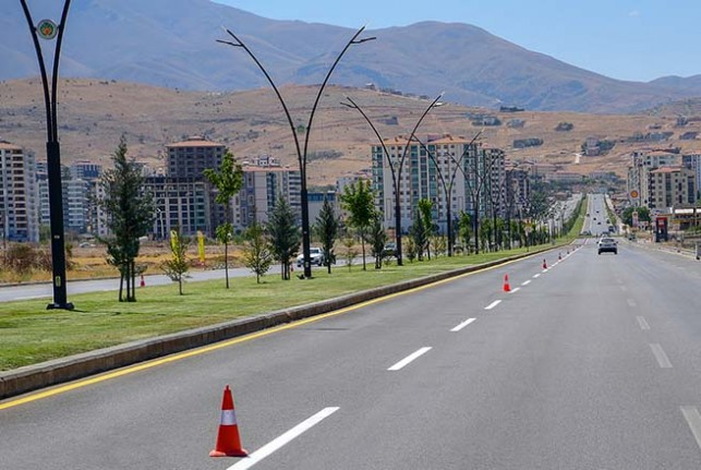 Altınkayısı Bulvarı’nda Yol Çizgi Ve İşaretlemeleri Yapıldı