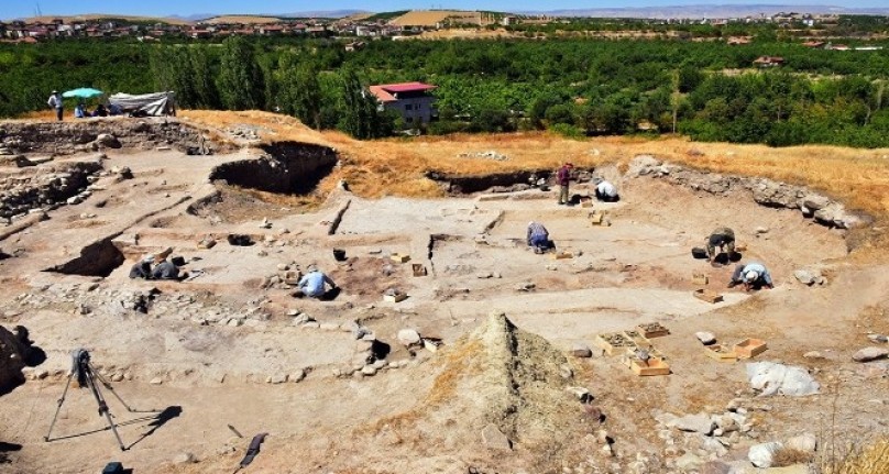 Arslantepe'de 24 Mezar İle 6 Ev Kalıntısı Bulundu