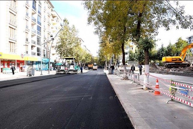 Alt Ve Üst Yapısıyla Birlikte Sivas Caddesi Tamamen Yenileniyor