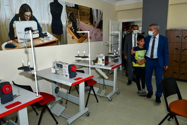 Başkan Çınar, Yeşilyurt Mesleki Eğitim Ve Yaşam Merkezini İnceledi