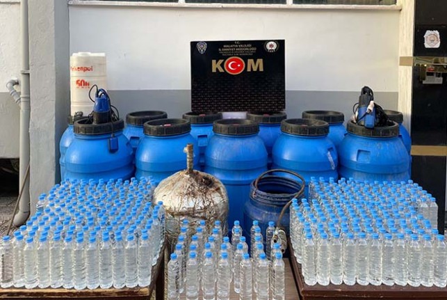 Malatya'da 2 bin 297 litre sahte içki ele geçirildi