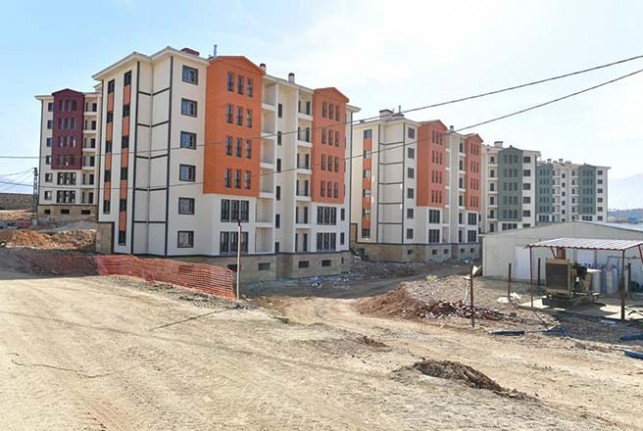 Başkan Çınar, Yakınca Mahallesinde Ki Deprem Konutlarını İnceledi