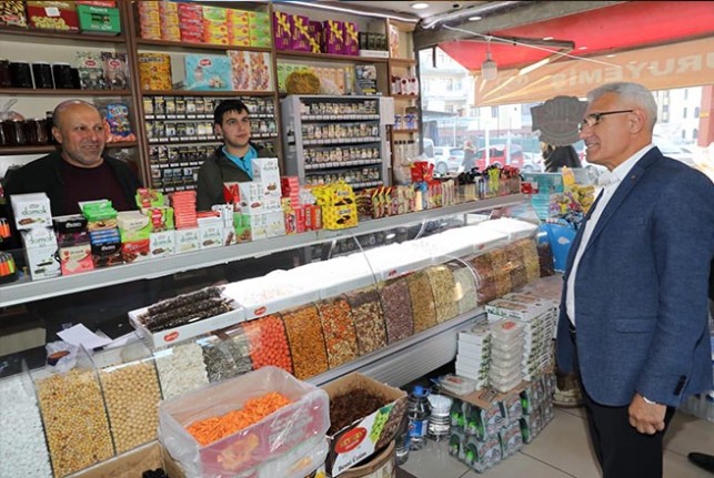 Başkan Güder Esnafları Yalnız Bırakmıyor