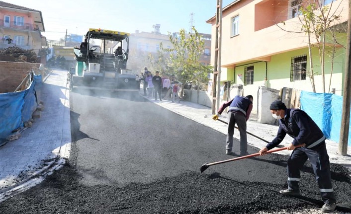Battalgazi Belediyesi Asfaltsız Yol Bırakmama Adına Kararlı İlerliyor