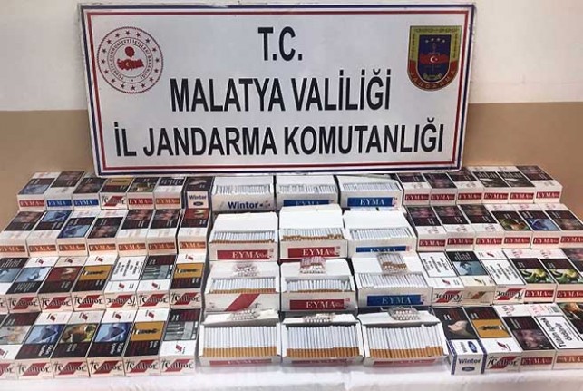 Malatya'da bir iş yerinde çok sayıda kaçak sigara yakalandı.