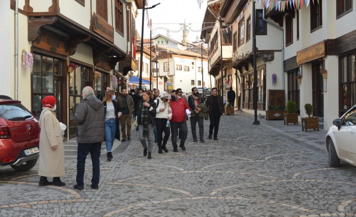 Başkan Çınar, Sinema Sanatçılarını Tarihi Yeşilyurt Konaklarında Ağırladı 