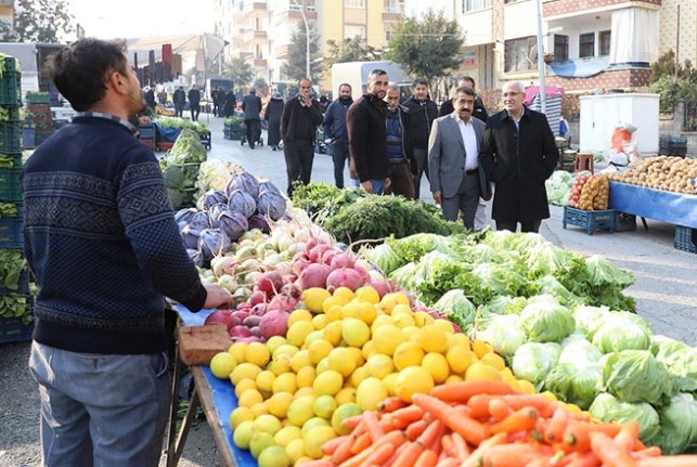 Başkan Güder Pazarcı Esnafını Gezdi