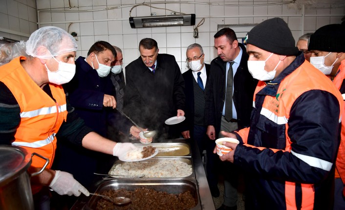 Başkan Gürkan Temizlik Personelleriyle Bir Araya Geldi