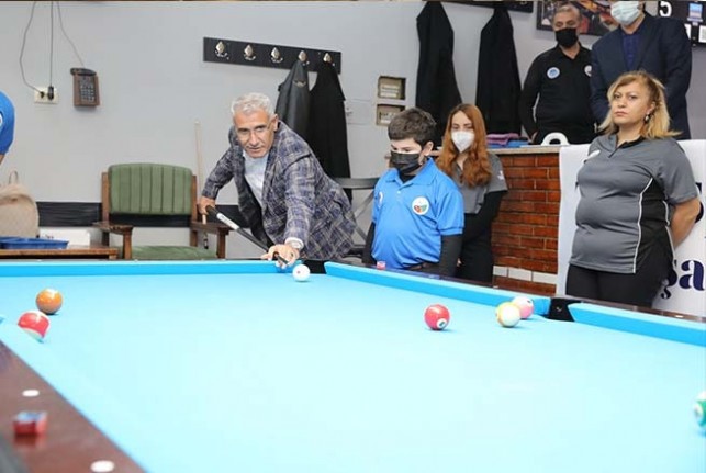 Bilardo Şampiyonasının Açılışını Başkan Güder Gerçekleştirdi