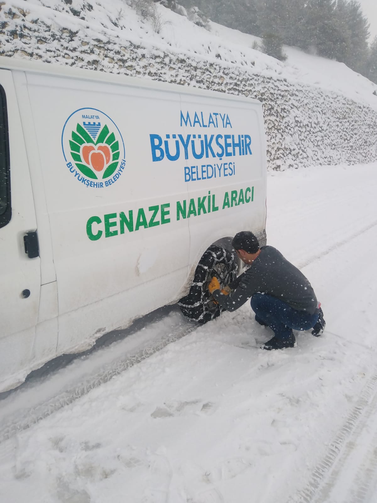 Mezarlıklar Müdürlüğünün Zorlu Kar Mesaisi