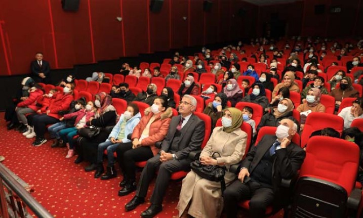 Başkan Güder, Yetim Çocuklara Sinema Keyfi Yaşattı