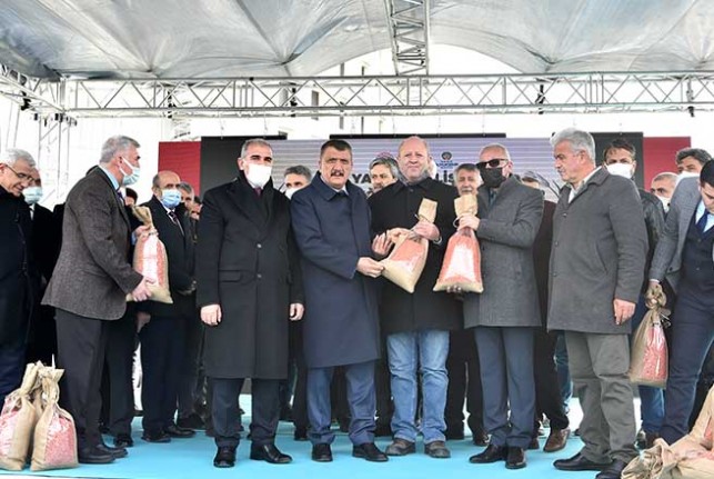 Çiftçilere buğday ve arpa tohumu dağıtımı yapıldı