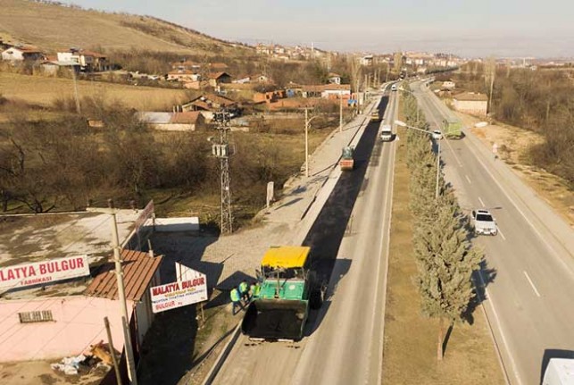 Malatya Büyükşehir Belediyesi, Eski Malatya Yolunda Asfalt Çalışmalarını Sürdürüyor