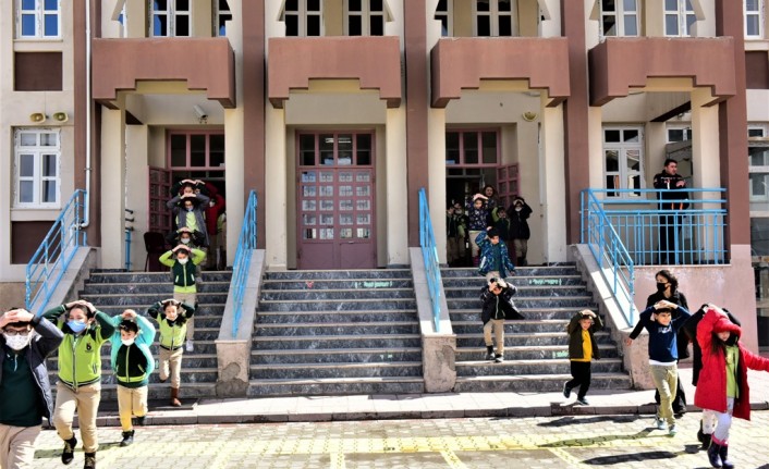 81 İl İle Birlikte Malatya’daki Okullarda Deprem Tatbikatı Yapıldı 