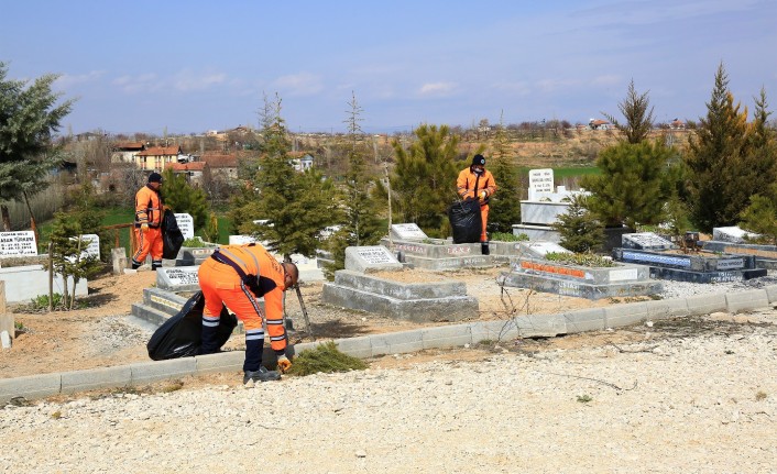 Battalgazi'de Mezarlık Temizilği