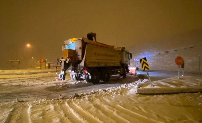 Büyükşehir Belediyesinden Kar Mesaisi