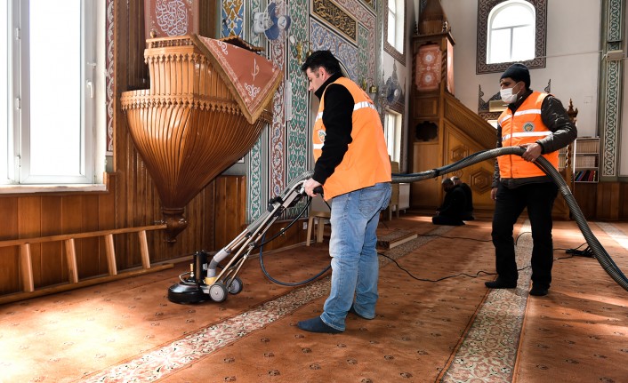 İbadethanelerdeki Temizlik Çalışmalarını Sürdürüyor