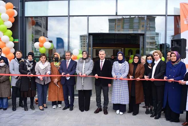 ‘Yöresel Ürün Satış Ve Kafe’ Yeşilyurt Belediyesi Semt Pazarında Hizmete Girdi.