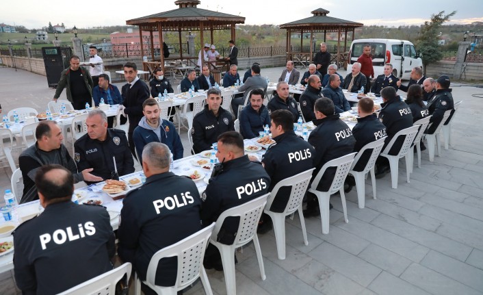 Başkan Güder, Görevli Polislerle İftarda Buluştu