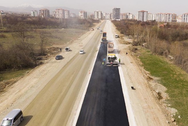 Başkan Gürkan, Asfalt Çalışmalarının Yapıldığı 35 Metrelik Yolda İnceleme Yaptı 