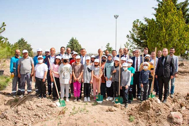 Arıtma Tesisi Alanına 300 Fidan Dikildi