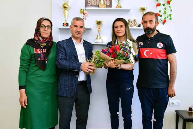 Başkan Çınar, 'Hatice Akbaş Milli Gururumuzdur'