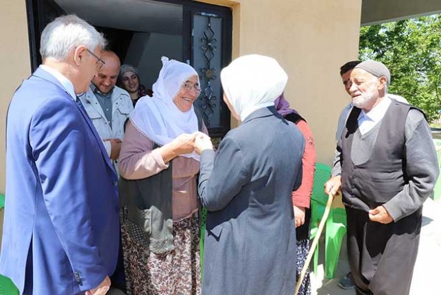 Başkan Güder’e Hizmet Övgüsü