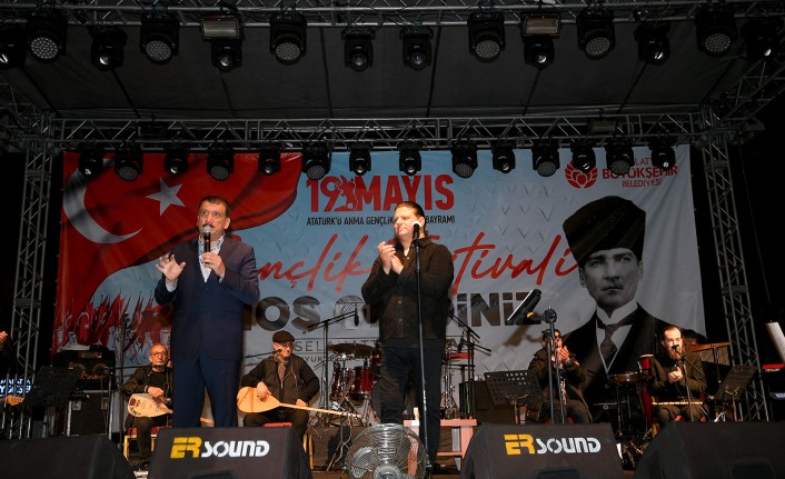 Gençlik Şöleni Konserine Malatyalılardan Yoğun İlgi