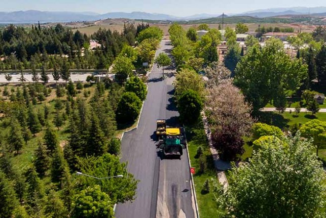 Şehir Mezarlığı’nda Asfalt Çalışması Yapılıyor