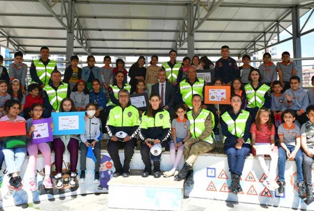 Trafik Kurallarına Uymak Hepimizin Asli Görevidir