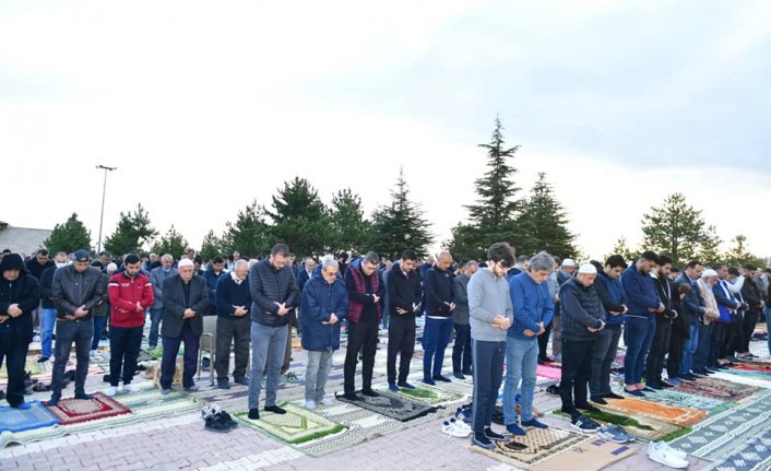 Yeşilyurt Gedik Namazgâh Alanı Bayram Namazında Yine Doldu Taştı