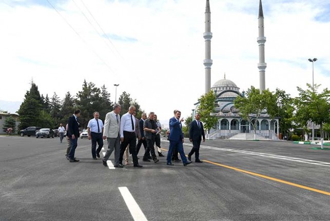 Şehir Mezarlığı İçerisindeki Yollarda Asfalt Çalışmaları Tamamlandı