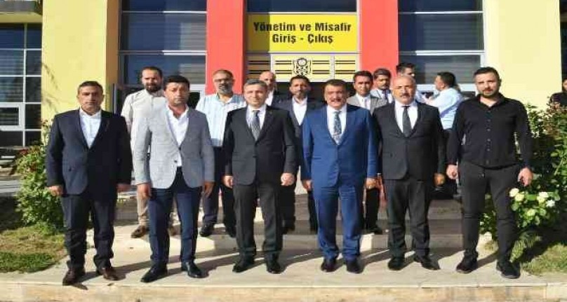 Gürkan ve Vali Şahin'den Yeni Malatyaspor'a hayırlı olsun ziyareti Giriş:30 Temmuz 2022 12:54