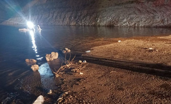 Malatya'da otomobil Beylerderesi göletine uçtu