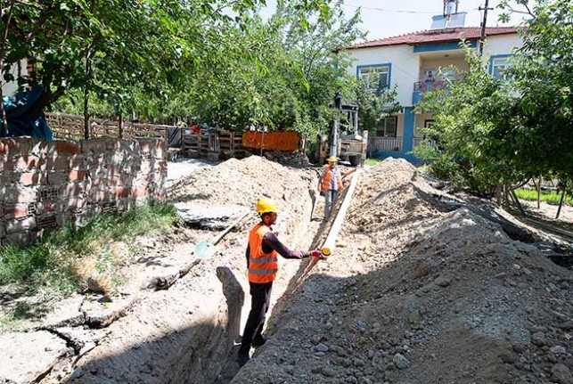 Müdür Mert, Meydanbaşı Mahallesi’nde yapılan çalışmalarını inceledi