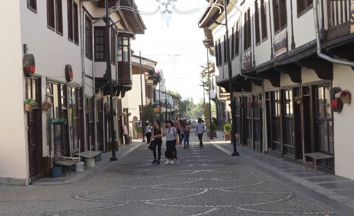 Yeşilyurt Lezzet Caddesinde Masterchef Türkiye Yoğunluğu 