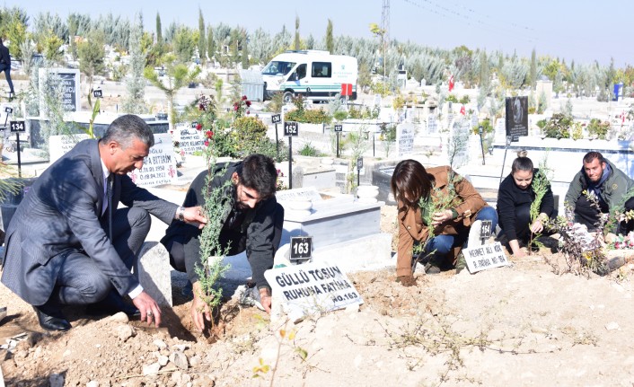 Hayırseverler Tarafından Bağışlanan Fidanlar Toprakla Buluşturuldu