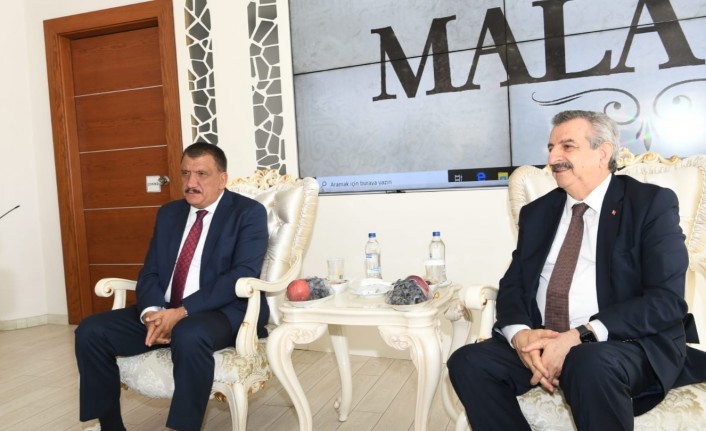 Sanayi ve Teknoloji Bakan Yardımcısı Büyükdede Başkan Gürkan'ı ziyaret etti
