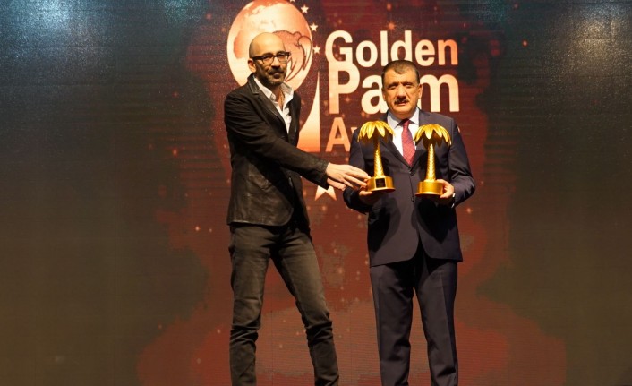 9. Altın Palmiye Ödül Töreni yapıldı! Başkan Gürkan İki Ödül Birden  Aldı