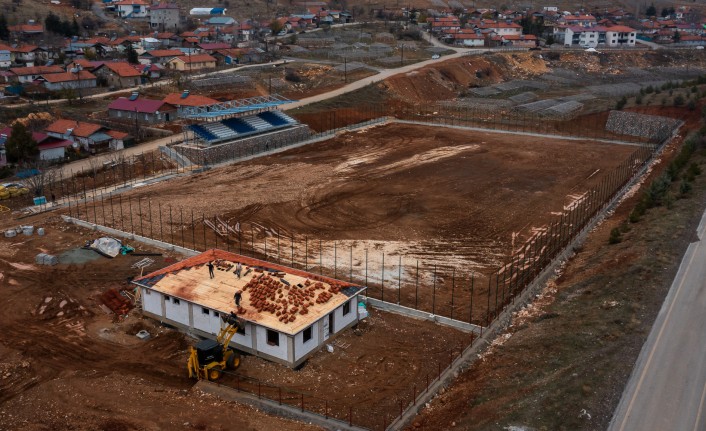 Doğanşehir İlçesi Sürgü Mahallesine FİFA Standartlarında Futbol Sahası