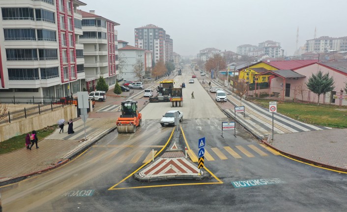Göztepe Mahallesi Akgeyik Caddesi’nde yol bakım çalışmaları devam ediyor