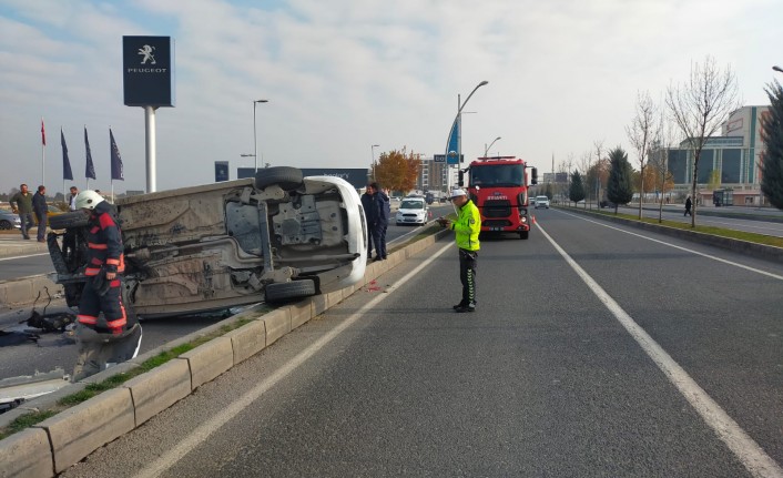 Malatya'da kaza: Otomobil yan yattı ; 2 yaralı