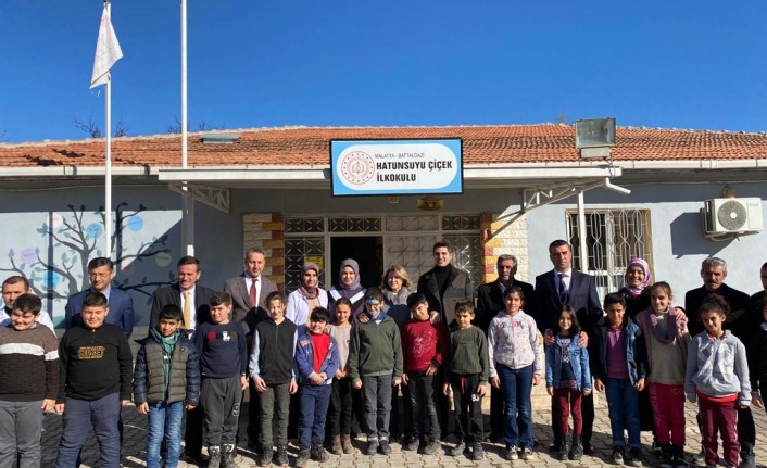 Malatya Gönül Elçileri Temsilcisi Ebru Şahin Köy Okullarını Ziyaret Etti