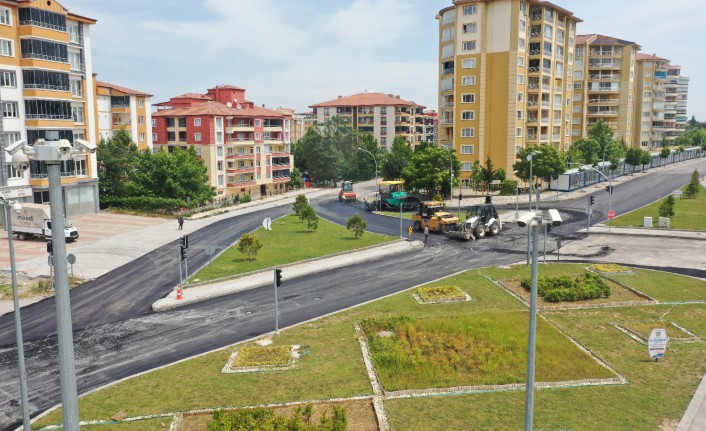 Büyükşehir Belediyesi yol ve asfalt çalışmaları devam ediyor