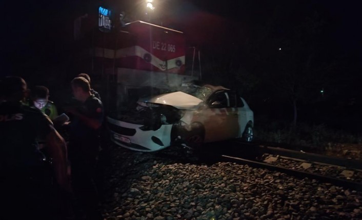 Malatya'da Yolcu Treni Otomobile Çarptı: 1 ölü