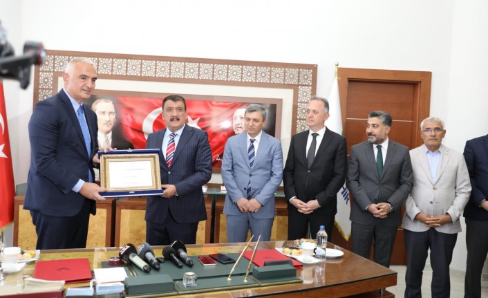 Kültür Ve Turizm Bakanı Ersoy’a Hemşehrilik Beratı Teslim Edildi