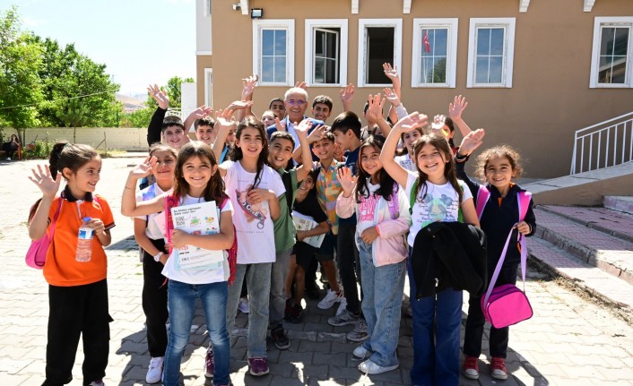 Başkan Güder’den Öğrencilere İlk Ders Sürprizi